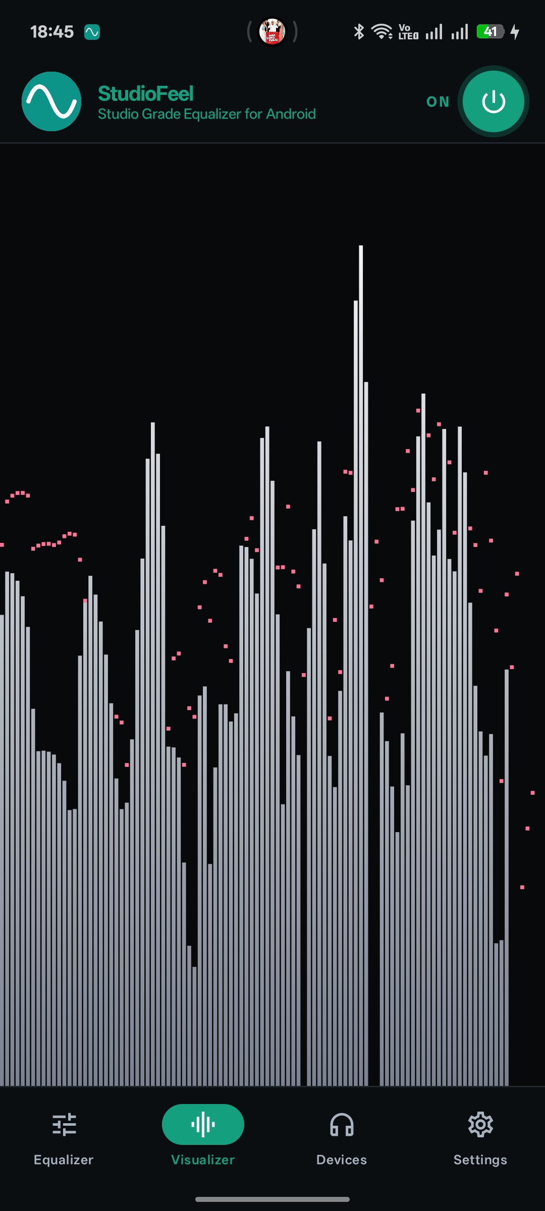 Full-screen visualizer in spectrum mode